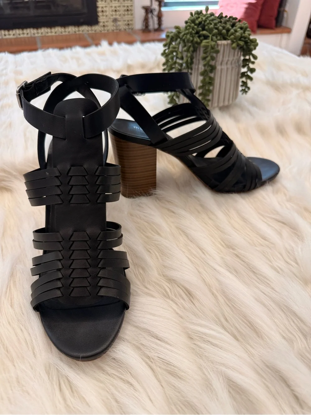 Steve Madden Black Strappy Block Heel Sandals - Picture 5 of 7
